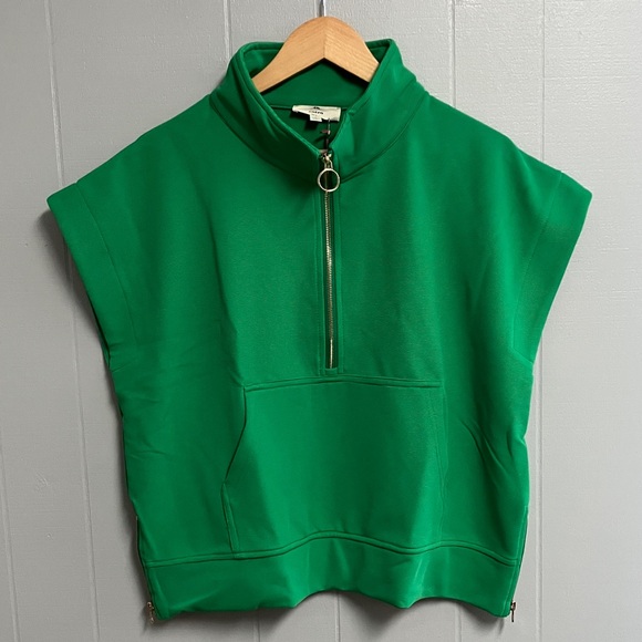 entro Tops - New with tags!! Entro Vibrant Green Textured Top Large Zip Closure New with Tags